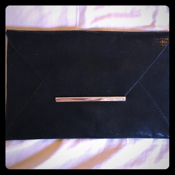 BCBGMaxAzria Handbags - BCBG envelope clutch